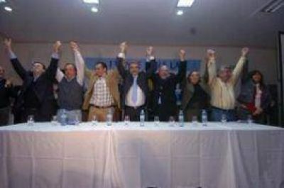 Rossi: "Les ofrecemos a los santafesinos una idea de futuro"