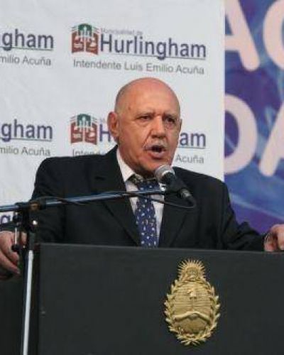 Acu�a, el m�s complicado de los intendentes massistas