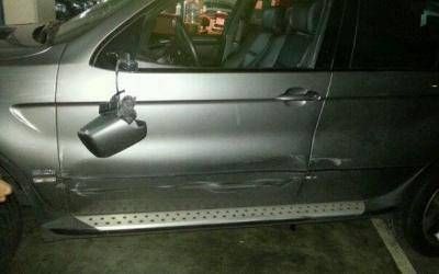 Camioneta choc� 4 autos y uno se incrust� en la Municipalidad de San Isidro