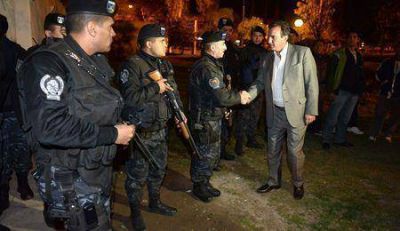 El gobernador P�rez particip� de un masivo operativo de seguridad en Guaymall�n