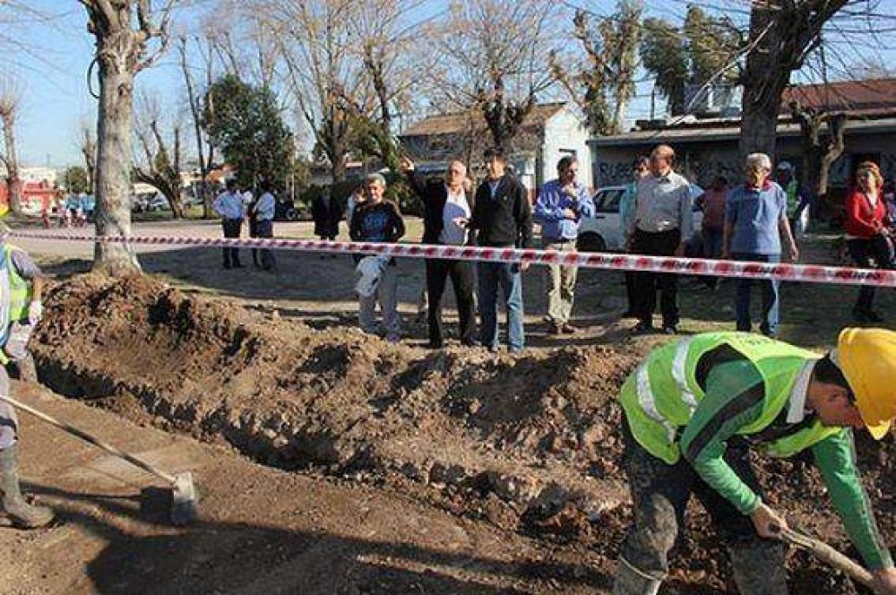 San Isidro: Gustavo Posse visit� las obras del sistema cloacal del Barrio Santa Rita
