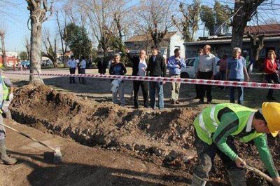 San Isidro: Gustavo Posse visit� las obras del sistema cloacal del Barrio Santa Rita