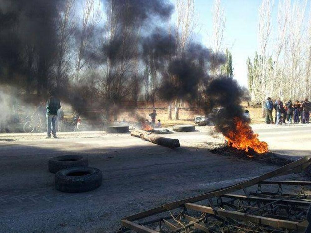 Cortaron la ruta 40 en Jocol� para reclamar mayor acci�n de las autoridades en seguridad