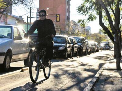 La bicisenda de calle Salta suma cr�ticas y accidentes de ciclistas