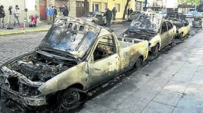 Chacarita: miedo y destrozos por un raro incendio en cadena