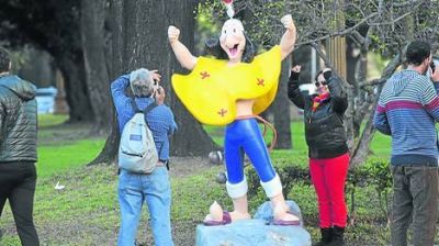 Patoruz� ya tiene su escultura en el Paseo de la Historieta