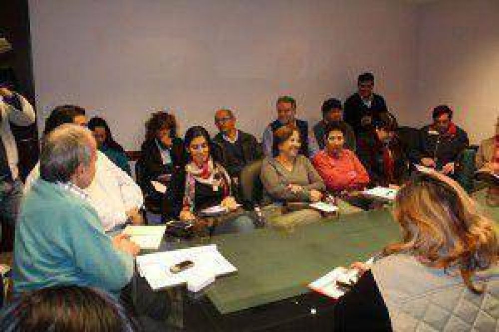 �Por nuestra gente, todo� en tres escuelas de Clorinda