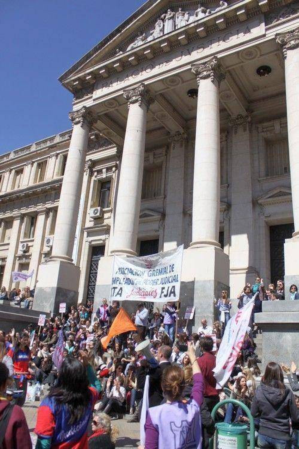 Se ahonda conflicto de judiciales y gremio acusa al TSJ de �apretar� a funcionarios