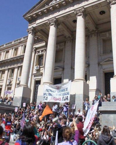 Se ahonda conflicto de judiciales y gremio acusa al TSJ de �apretar� a funcionarios