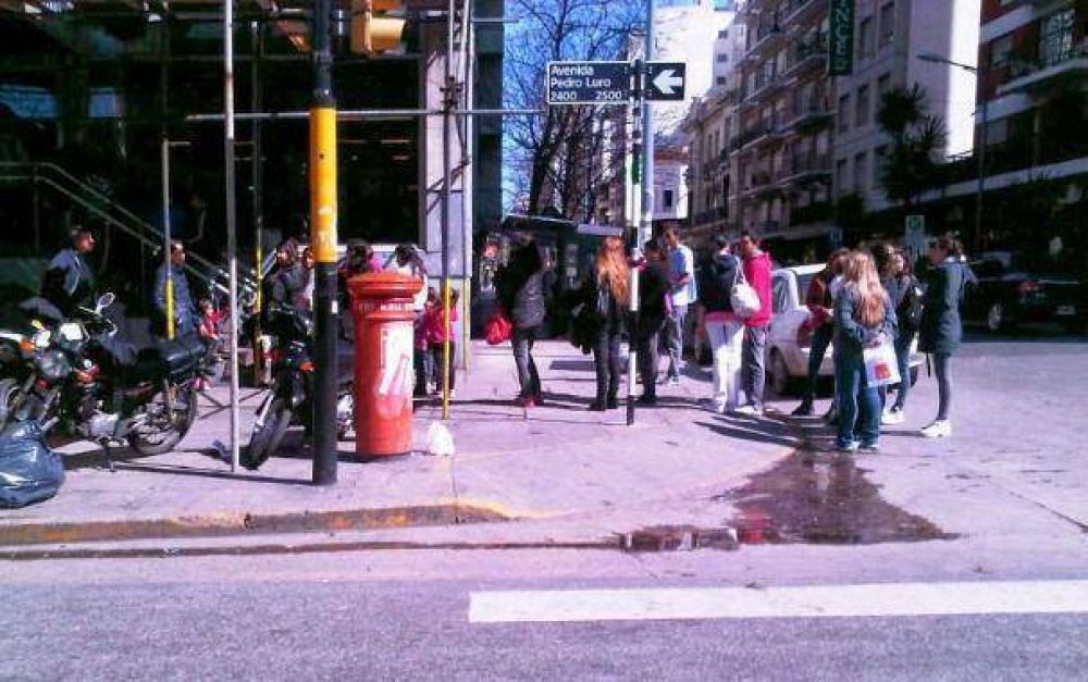 Largas colas en el Correo por el "boom" de compras a China