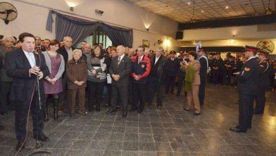 El Intendente celebr� el centenario de los Bomberos Voluntarios de Lan�s 