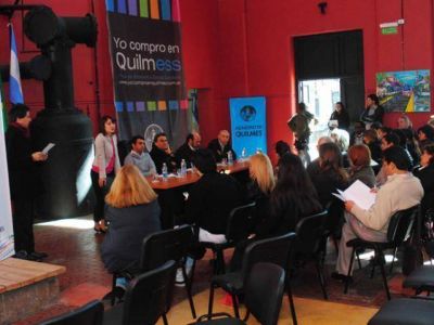 Seminario para las pol�ticas p�blicas en el Leonardo Favio