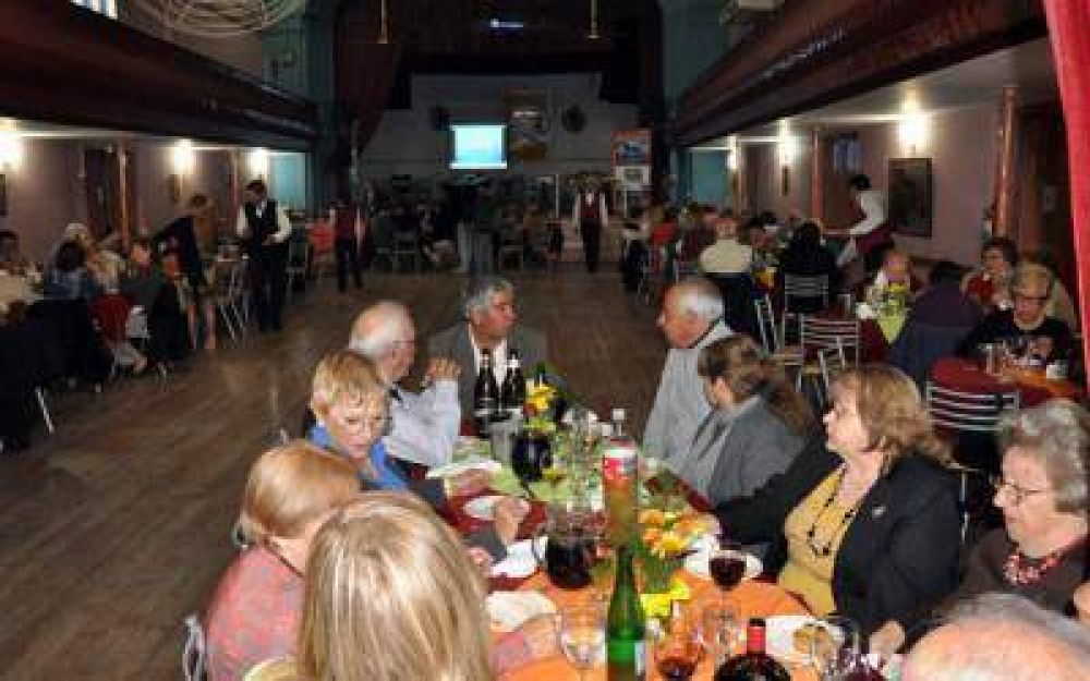 C�ffaro present� el proyecto del Nuevo Hogar de Ancianos en Z�rate