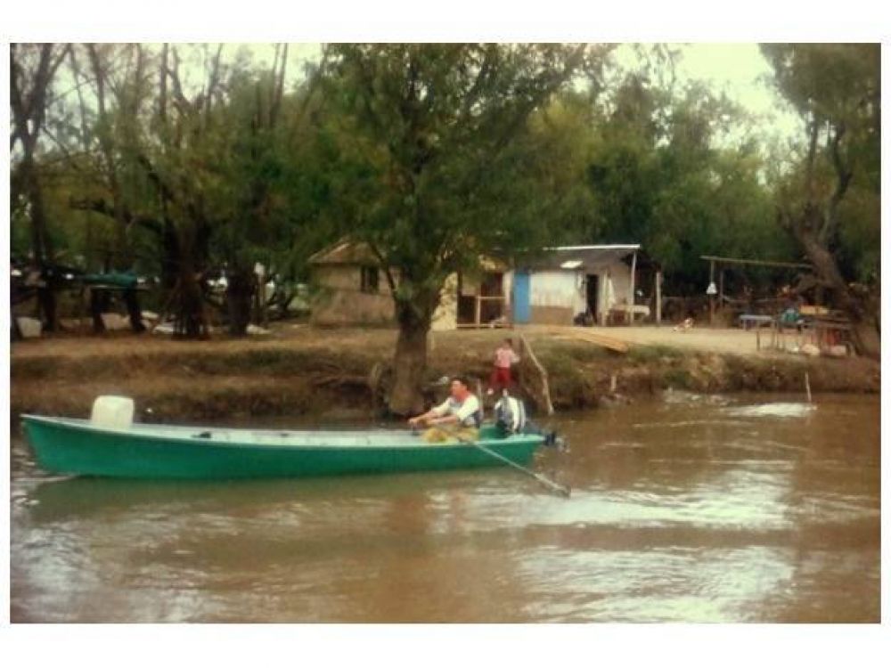 Denuncian violentos desalojos contra isle�os en las Lechiguanas