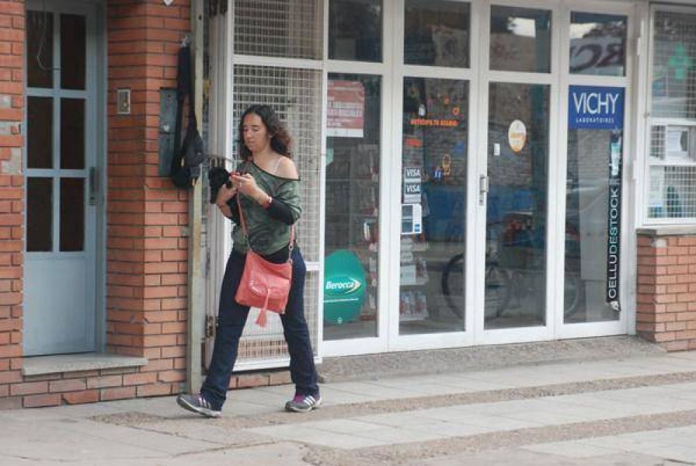 Detienen infraganti a dos delincuentes en pleno robo a una farmacia c�ntrica