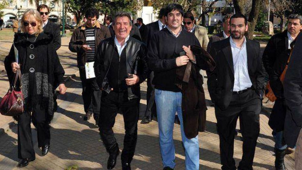 Fuertes expande su agrupaci�n para llegar a 2015	 