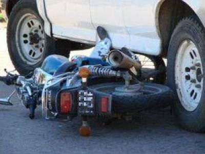 Motociclista lesionado tras chocar con un autom�vil