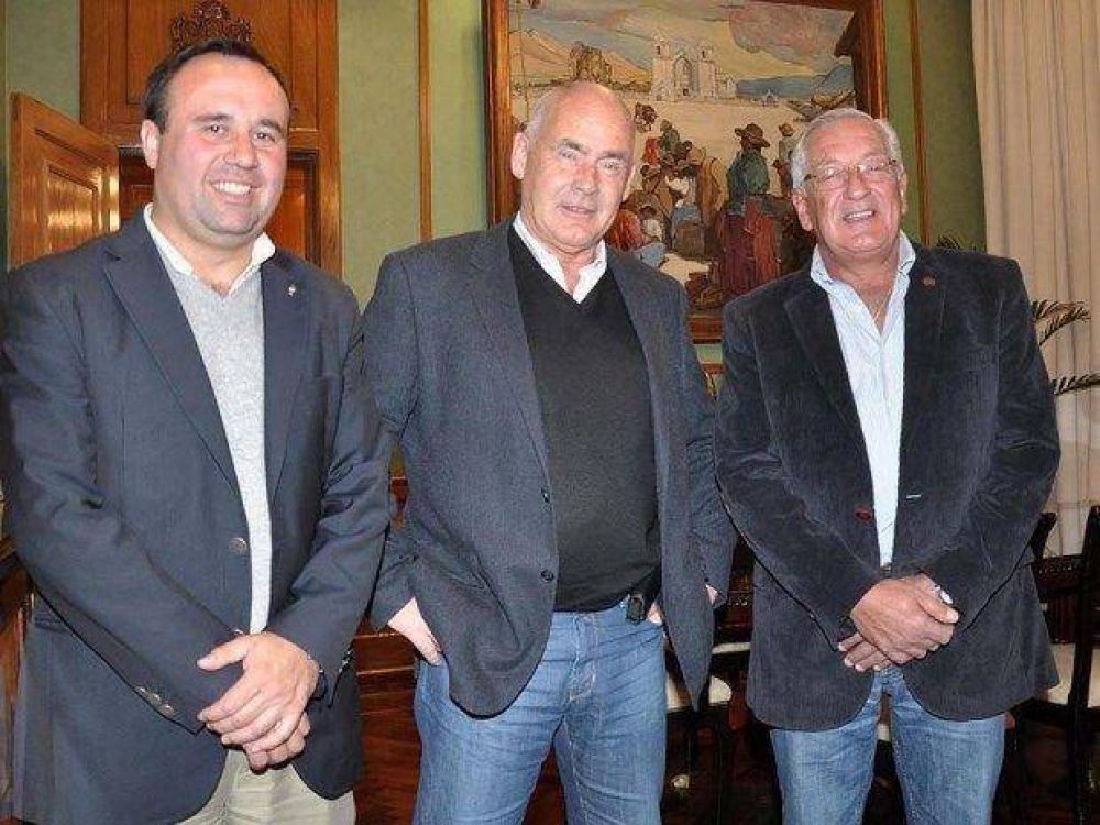 Ministro de Turismo se reuni� con gobernador