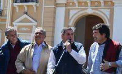 Alfredo De Angeli atac� al Gobierno en su visita a Salta: "A este gobierno no le importan los productores"