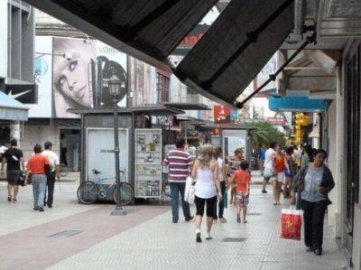 Sin asueto en comercios ni en servicios p�blicos
