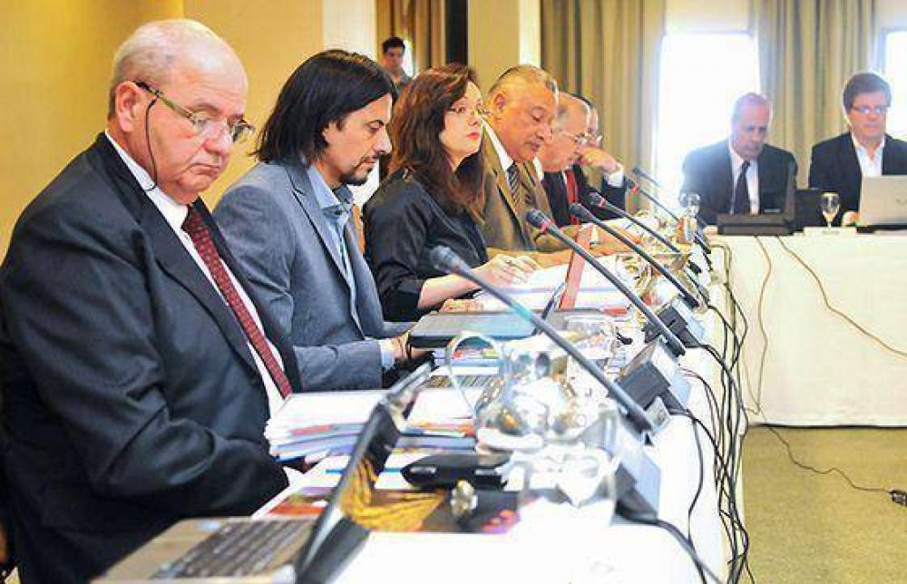 El ministro Parodi participar� en la reuni�n de la Comisi�n Federal de Impuestos