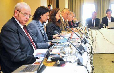 El ministro Parodi participar� en la reuni�n de la Comisi�n Federal de Impuestos