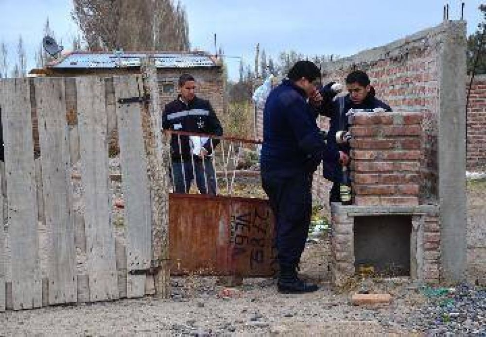 Se entreg� un sospechoso por el crimen de un joven en Roca