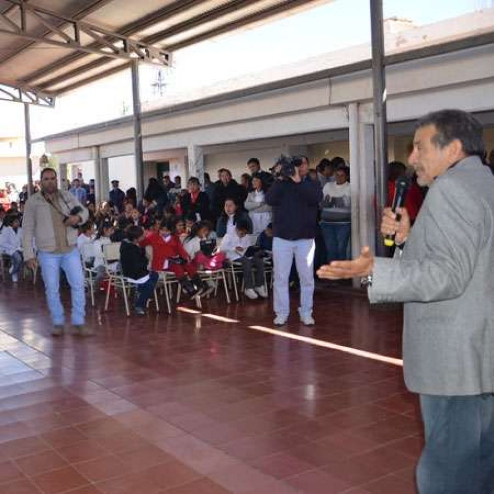 Beder Herrera anunci� la inmediata construcci�n de un hospital en Villa Castelli