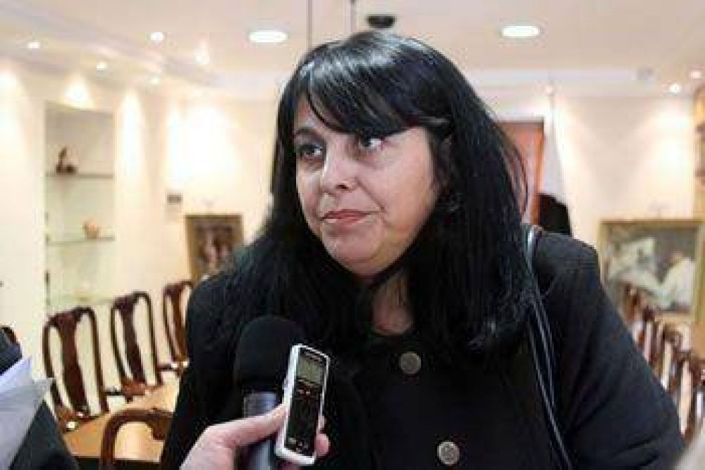 IMPIDEN ACCEDER A PERSONAL DE LA SUBSECRETARIA DE LA MUJER EN LA C�MARA DE DIPUTADOS