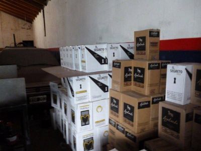 Bromatolog�a decomis� m�s de mil litros de bebidas alcoh�licas de un dep�sito clandestino