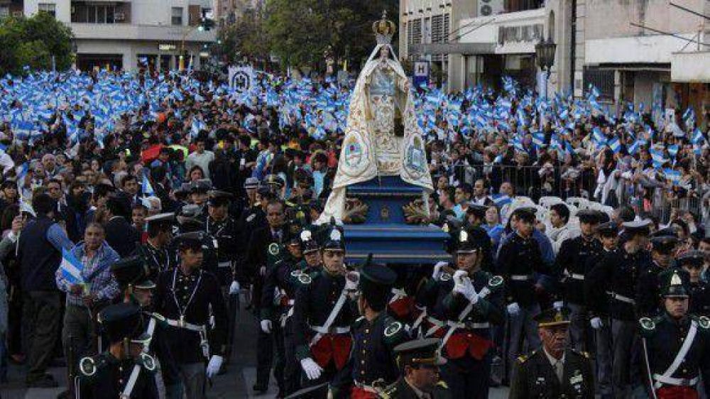 Una multitud de tucumanos homenaje� ayer a la Virgen de La Merced