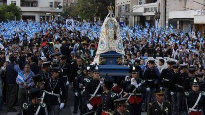 Una multitud de tucumanos homenaje� ayer a la Virgen de La Merced