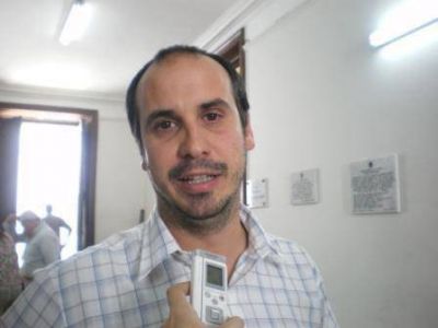 Gast�n Crespo: �El municipio est� cobrando estacionamiento medido donde no debe�