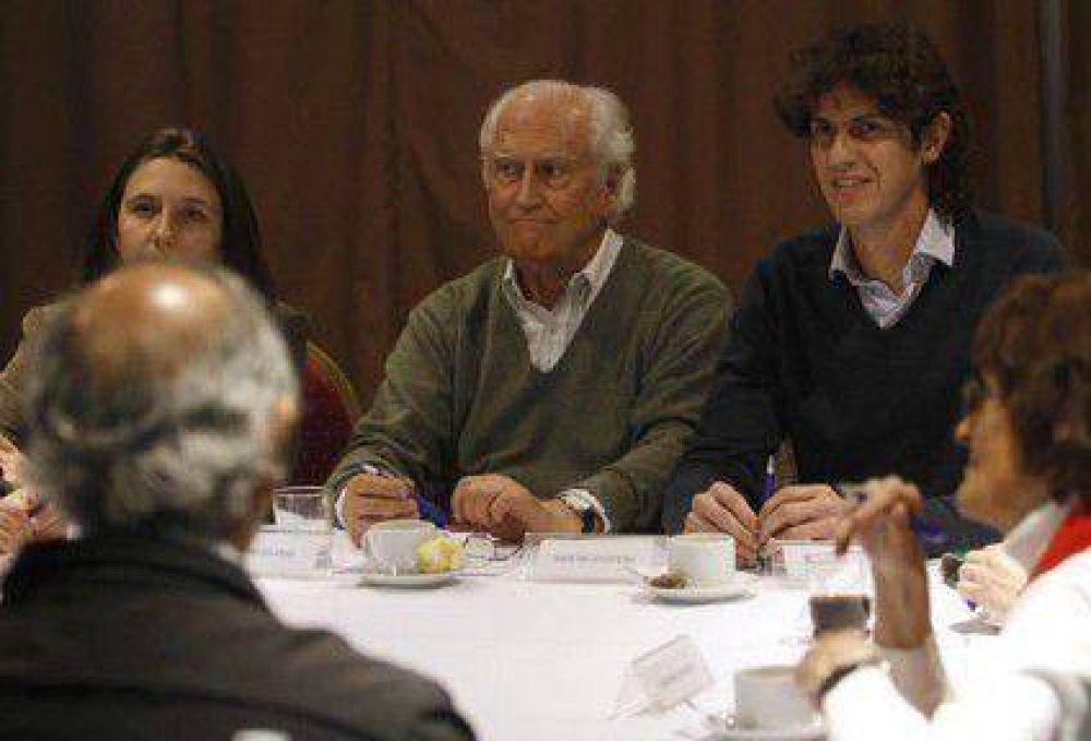 UNEN: �Queremos ganarle a los dos gobiernos�, dijo Solanas