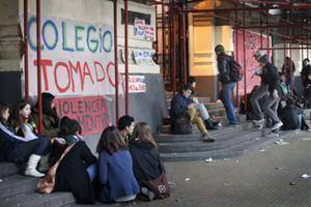 Cinco alumnos del Nacional Buenos Aires confesaron que destrozaron la iglesia