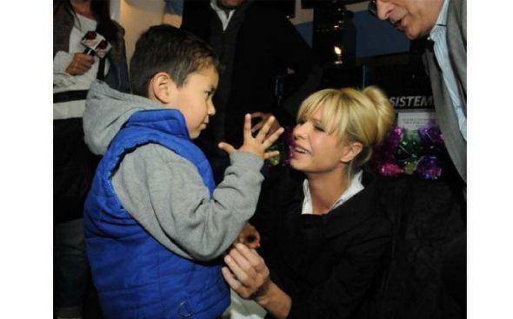 Karina Rabollini llega a Pilar para entregar subsidios a entidades