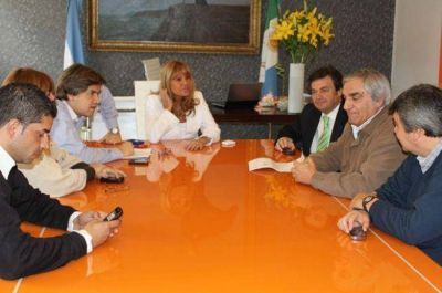 Ayala se reuni� con la UTA y pidi� avanzar en �una soluci�n�