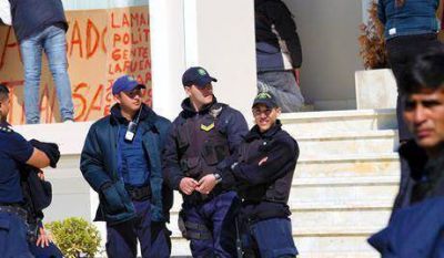 Trabajadores de Alpesca mantienen el reclamo por el cobro de sus salarios