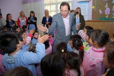 El intendente Giustozzi visit� escuelas del distrito