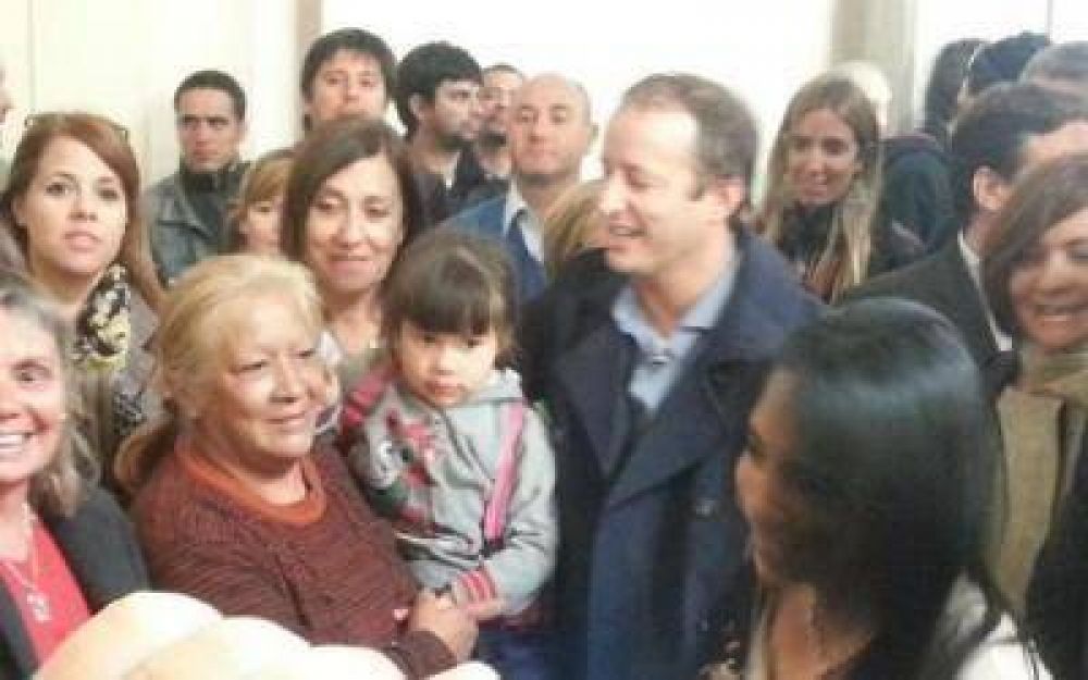 Elecciones 2013: En el d�a de la Virgen, Insaurralde visit� San Nicol�s