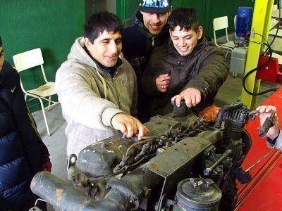 INTERNOSDE BAT�N SE CAPACITAN EN MECANICA DIESEL