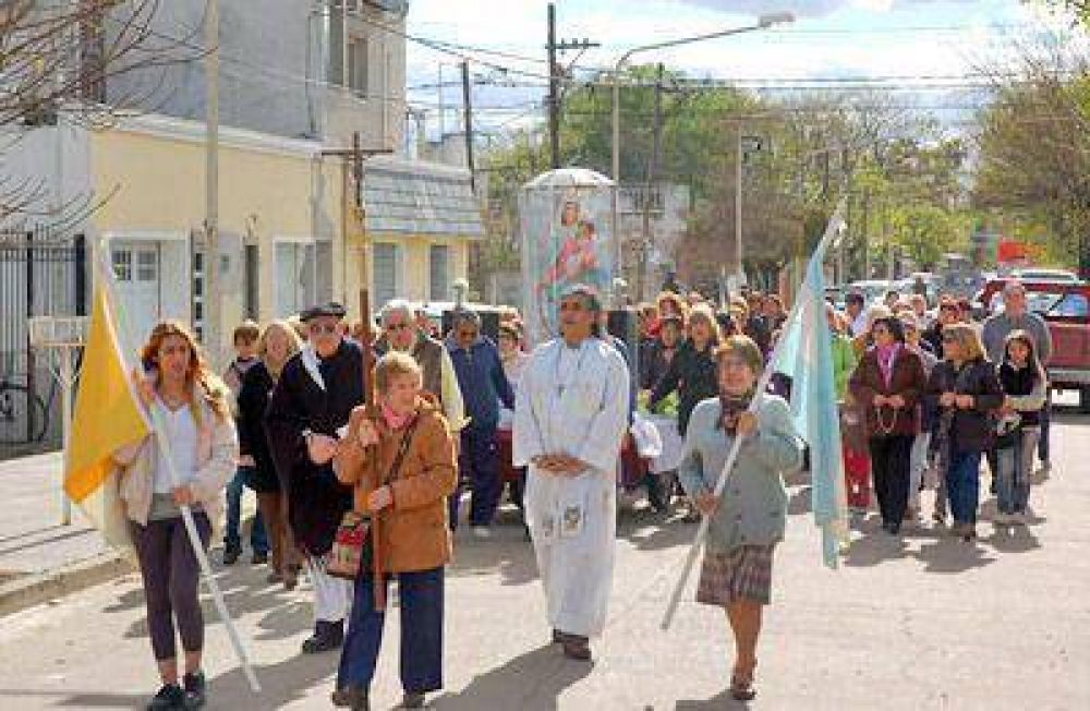 La feligres�a pergaminense honr� a la Virgen del Rosario de San Nicol�s