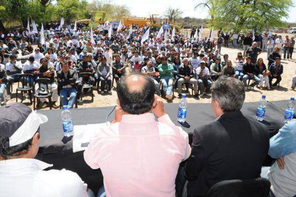 Entregaron maquinarias y herramientas a organizaciones campesinas