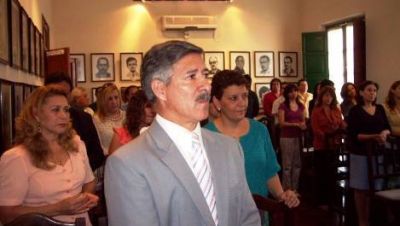 Le asest� ocho pu�aladas a su amigo mientras dorm�a