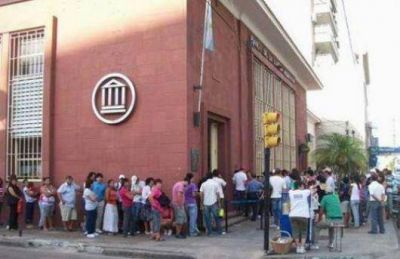 Bancarios mantienen la jornada reducida