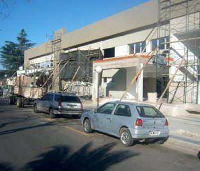 Inspecci�n en la obra del hospital y en un barrio que construye el Municipio