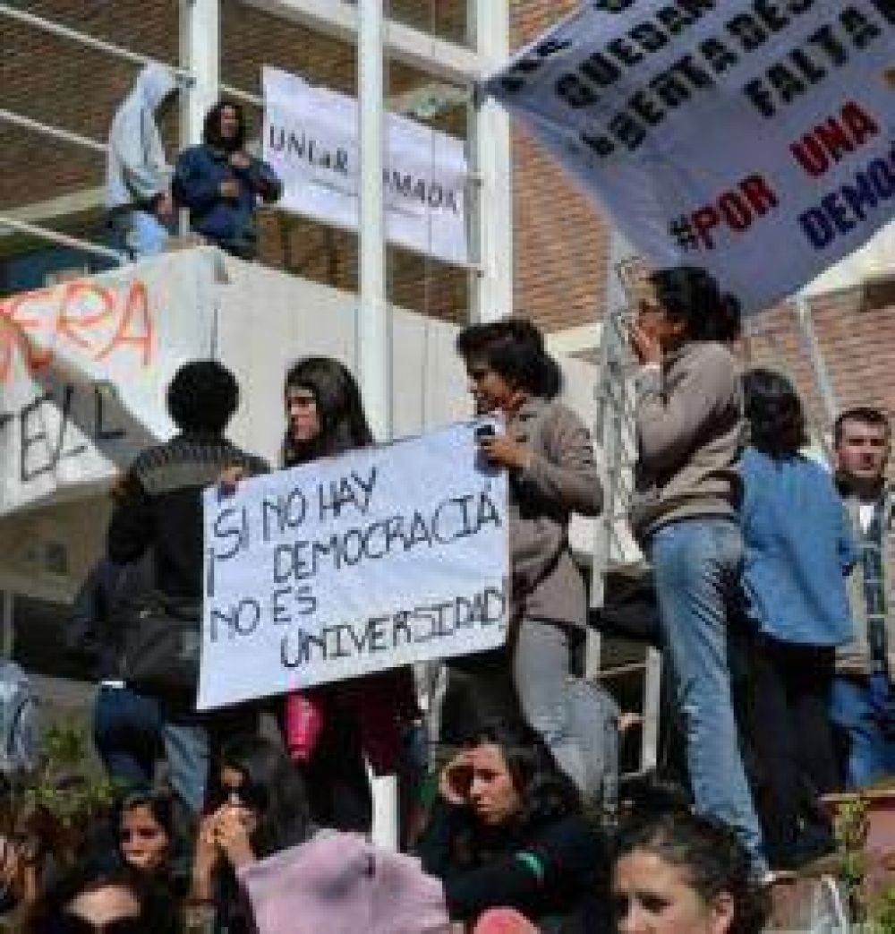 La �Casa de las Tejas� pidi� por una UNLaR �con pluralidad de voces�