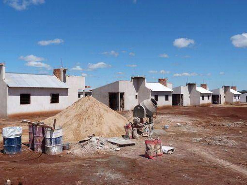 Las primeras viviendas de Itaemb� Guaz� se entregar�an dentro de un a�o