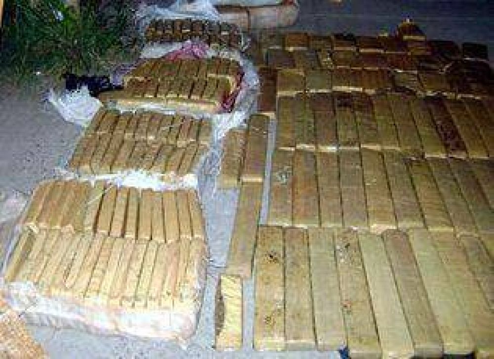 La Polic�a logr� secuestrar doce kilos de droga
