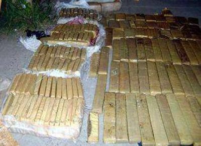 La Polic�a logr� secuestrar doce kilos de droga